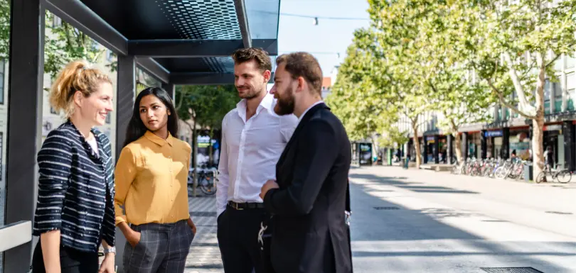 How LinkedIn Ads, Sales Navigator, and Email Work Together to Win Big in B2B Sales