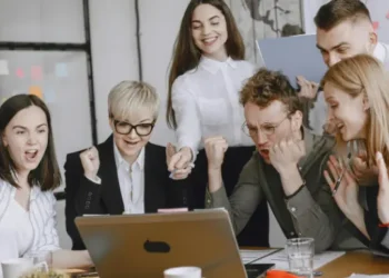 Top 10 Easy Prompts for Marketers to Get Better Answers in 2025