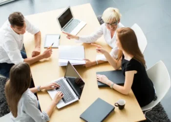 Typical Challenges in the B2B Sales Cycle and How Marketers Can Play a Key Role, Especially in Large Deals